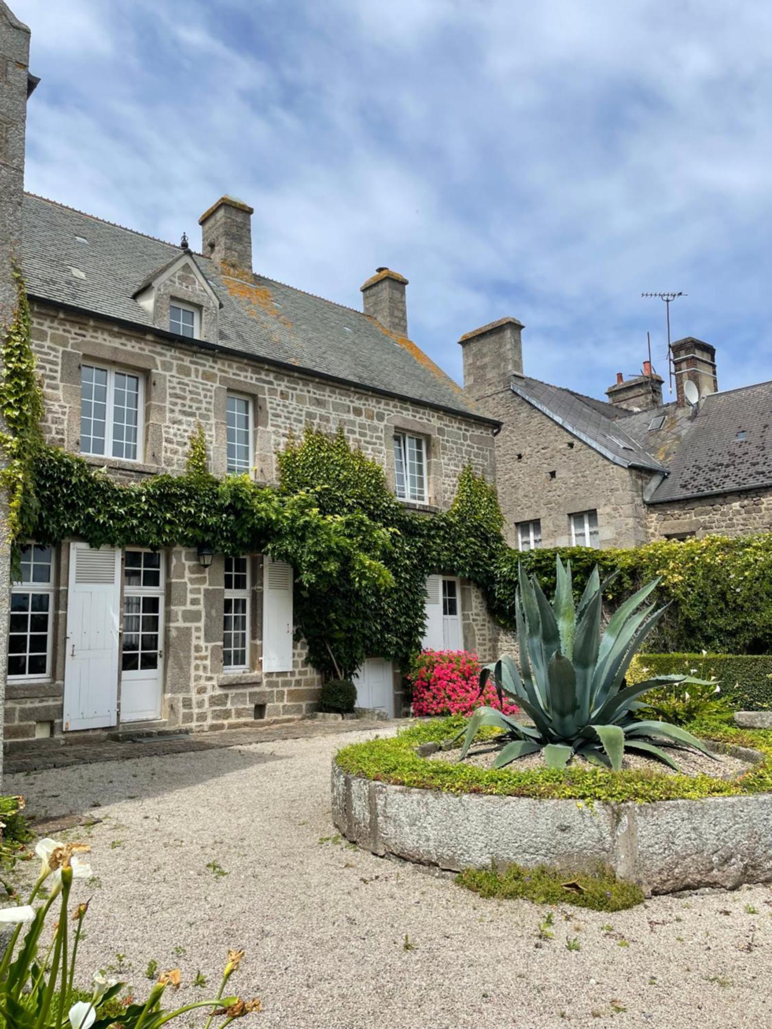 Le Conquerant - Chambres Meublees - Barfleur Buitenkant foto