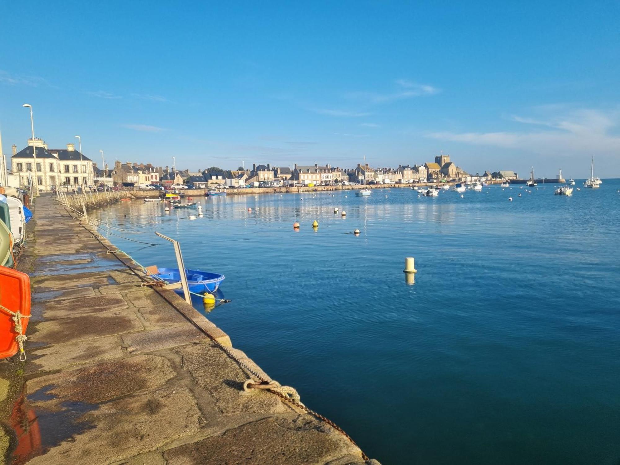 Le Conquerant - Chambres Meublees - Barfleur Buitenkant foto